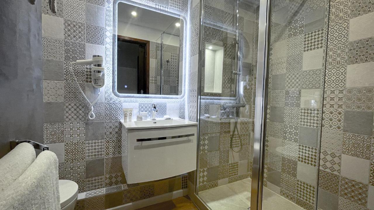 Hotel & Restaurant Les 3 Barbus Anduze Εξωτερικό φωτογραφία