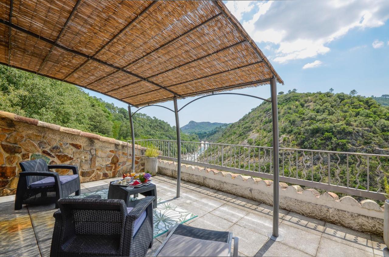 Hotel & Restaurant Les 3 Barbus Anduze Εξωτερικό φωτογραφία